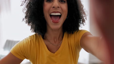 onda, bienvenida y videollamada con mujer negra