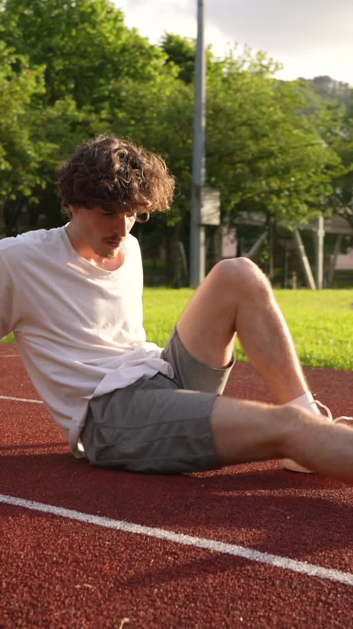 Man with knee injury on a running track