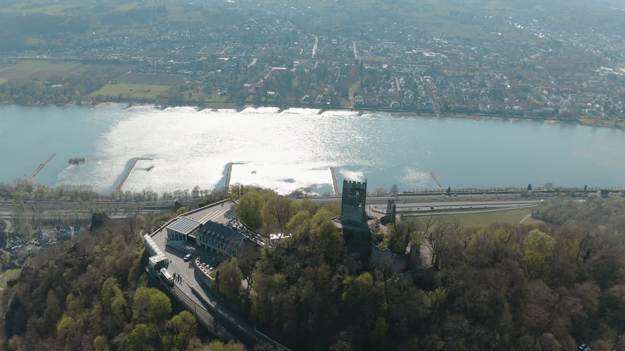 드론 - 본 근처의 라인 지벤게비르게 강과 함께 드라첸펠스의 공중 촬영 - königswinter