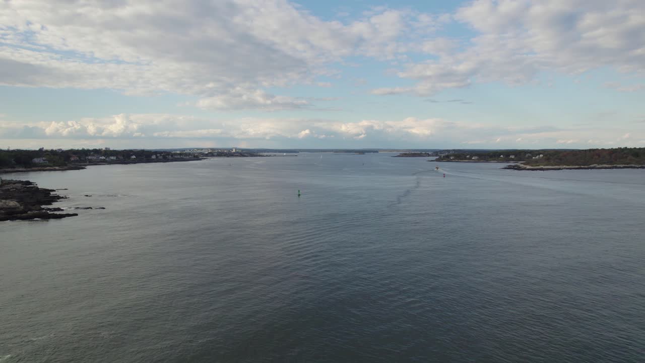 Panorami costieri sereni all'insenatura di Danforth vicino a Portland