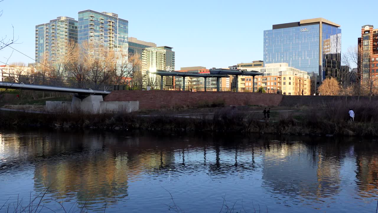 강변 공원에서 본 덴버 시내 전망