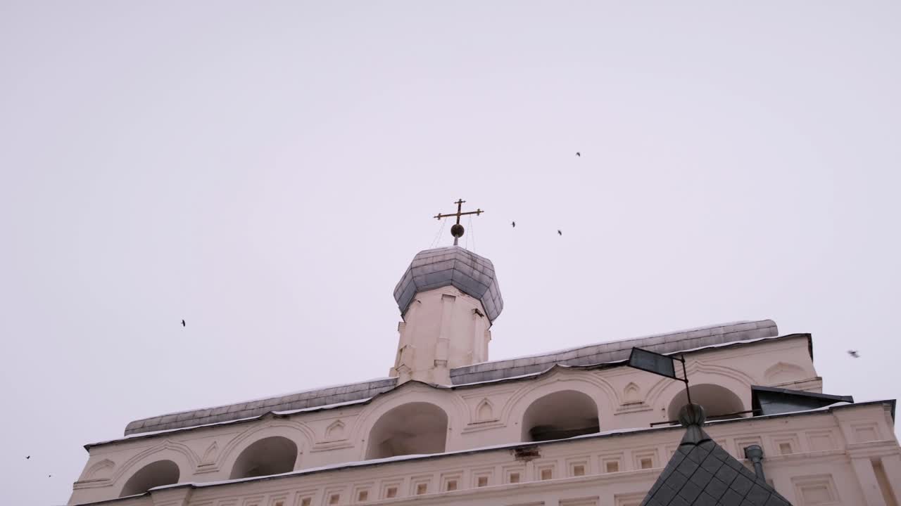 снежная церковная башня