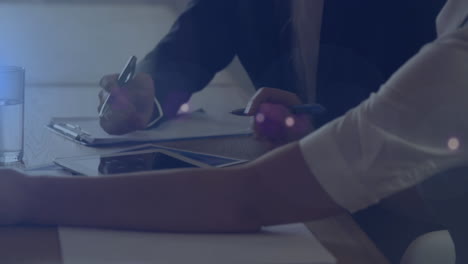 animación de la luz sobre los empresarios que utilizan la tableta
