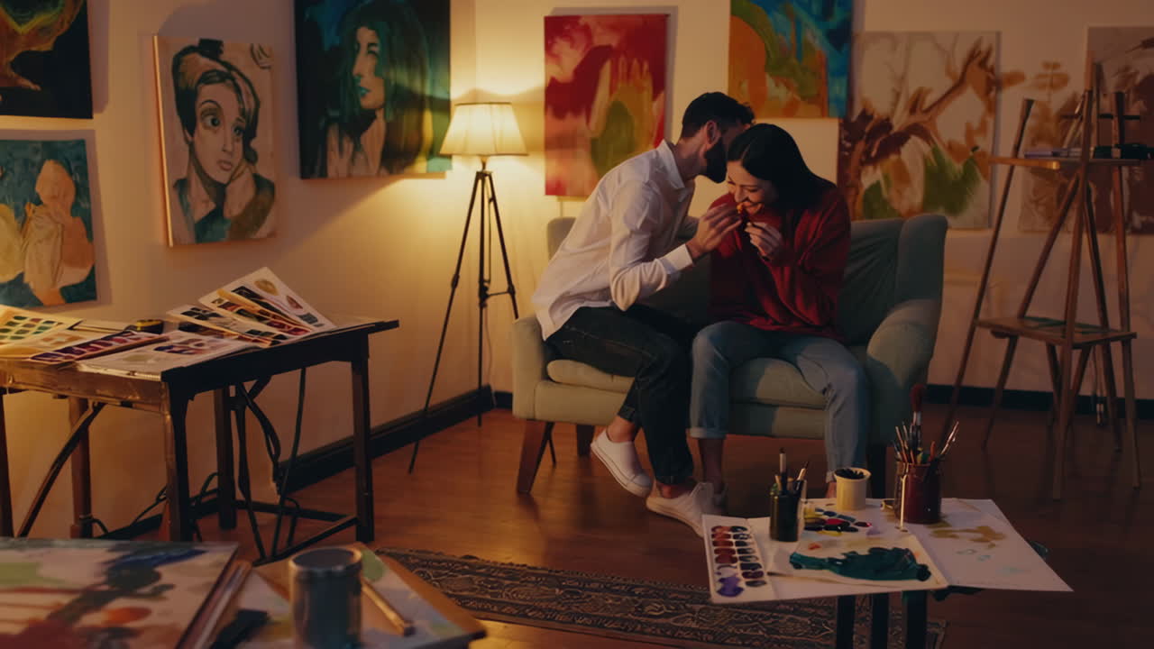 pareja en un estudio de arte