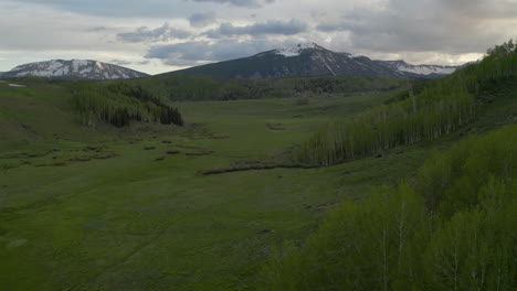 Tal-Mit-Mt-Emmons-Colorado-Im-Hintergrund