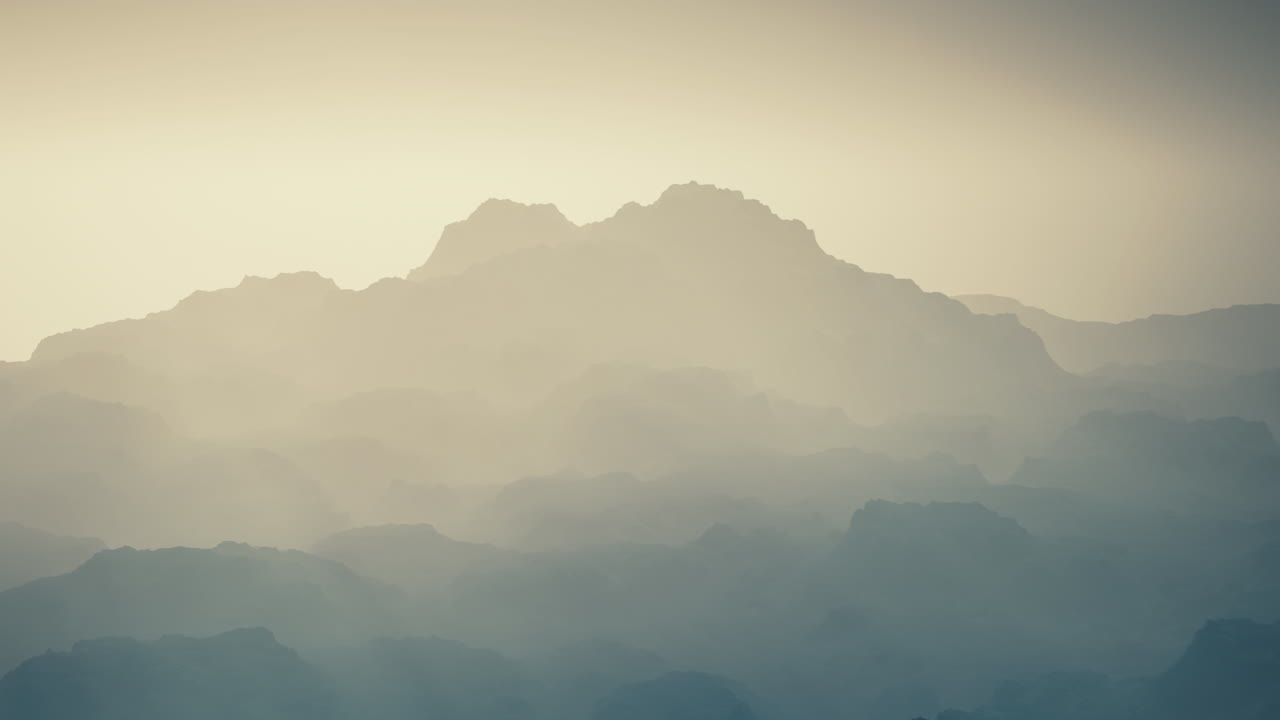 바위산 계곡의 안개