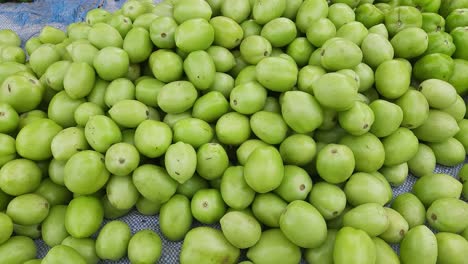 a lot of green tomatoes in the market