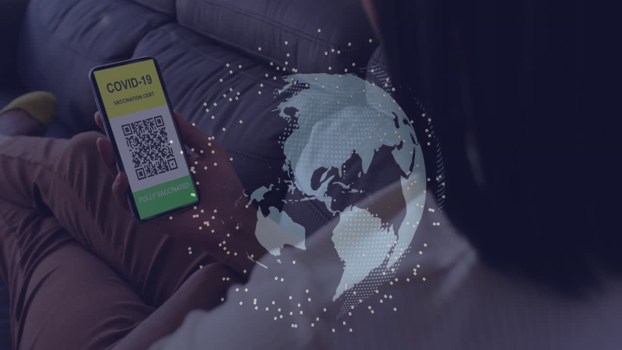 animación de una mujer con un teléfono inteligente con pasaporte de vacunación contra la covid-19 en todo el mundo