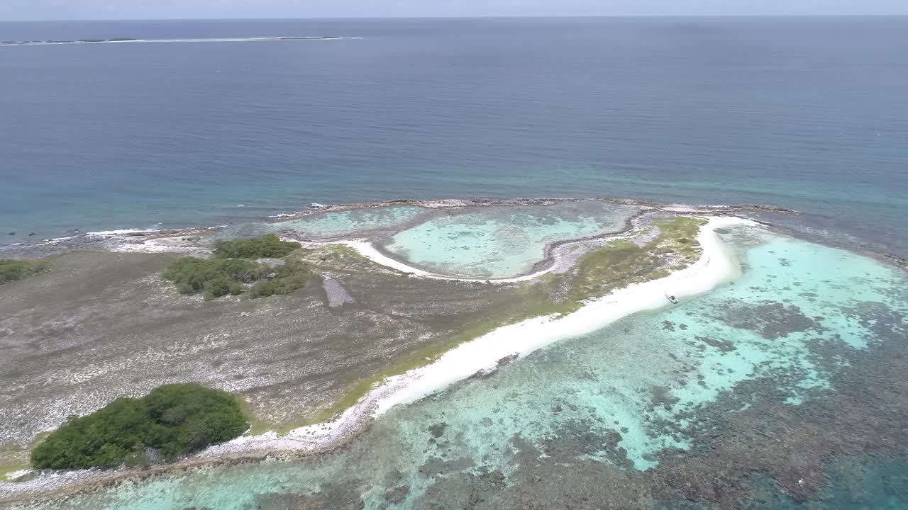 Moving foward Los Roques, caribbean , Venezuela. Great beach scene. Fantastic landscape.-Travel destination.-Vacation concept.-Caribbean.  of jhonky island.
