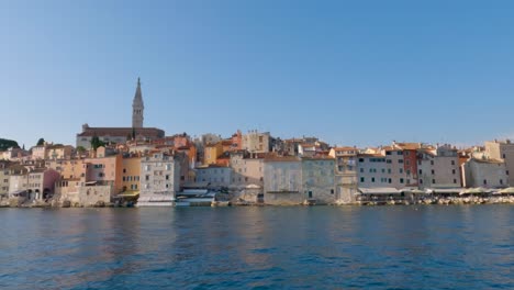 rovinj croacia, vista desde el horizonte del mar de la ciudad