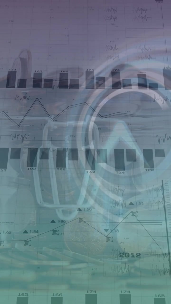 Animazione di elaborazione di dati finanziari e orologio in movimento su monete su sfondo bianco.