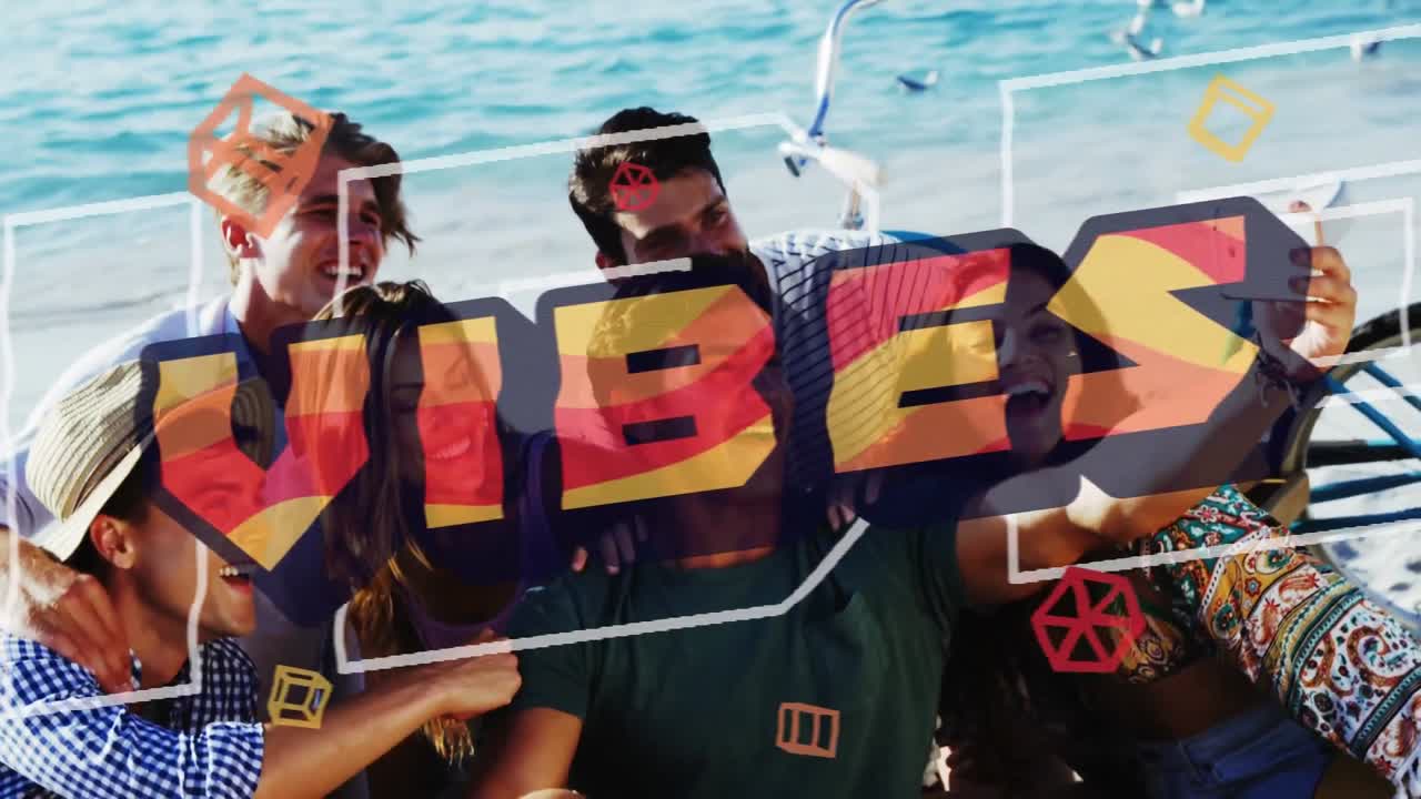 Forme astratte su un testo 'vibes' su un gruppo di amici che si scattano un selfie in spiaggia.