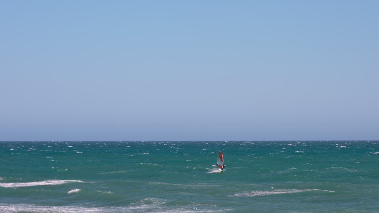 windsurfista en cámara lenta