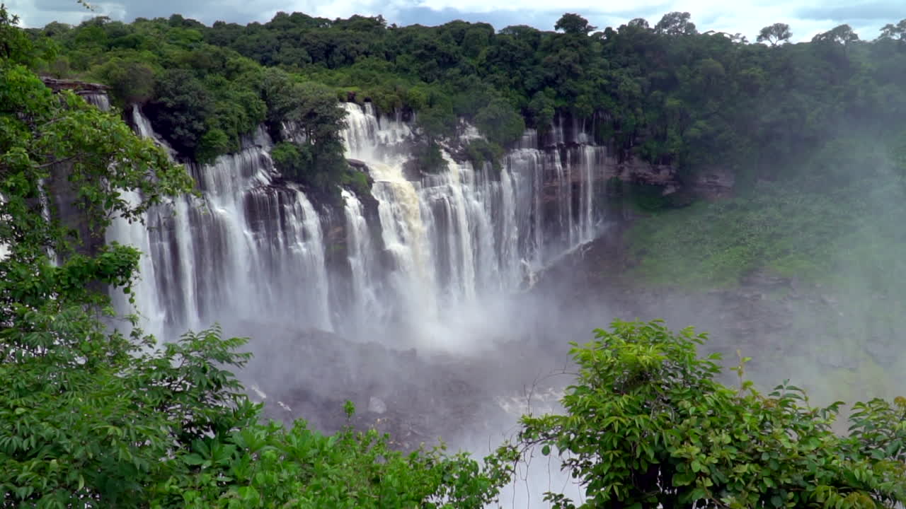la famosa cascada de kalandula en angola en cámara lenta