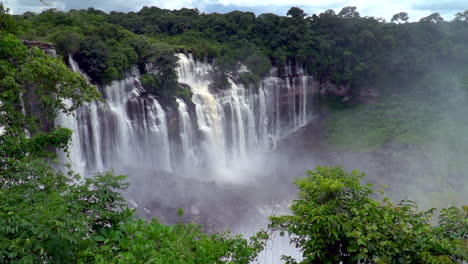 La-Famosa-Cascada-De-Kalandula-En-Angola-En-Cámara-Lenta