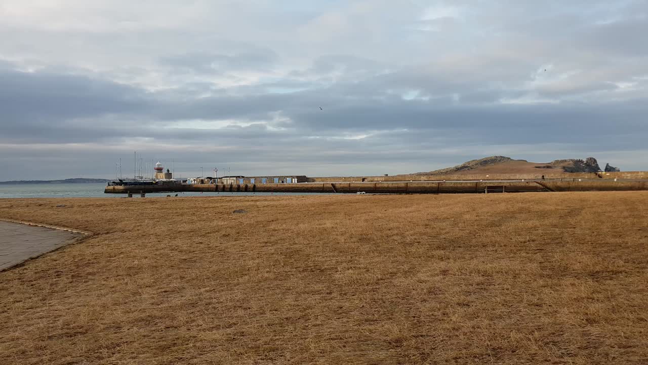 increíbles paseos en la bahía de howth, un pequeño pueblo cerca de dublín