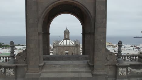 Aerial-view-of-the-Cathedral-of-Santa-Ana-in-Las-Palmas,-flight-through-the-church-tower