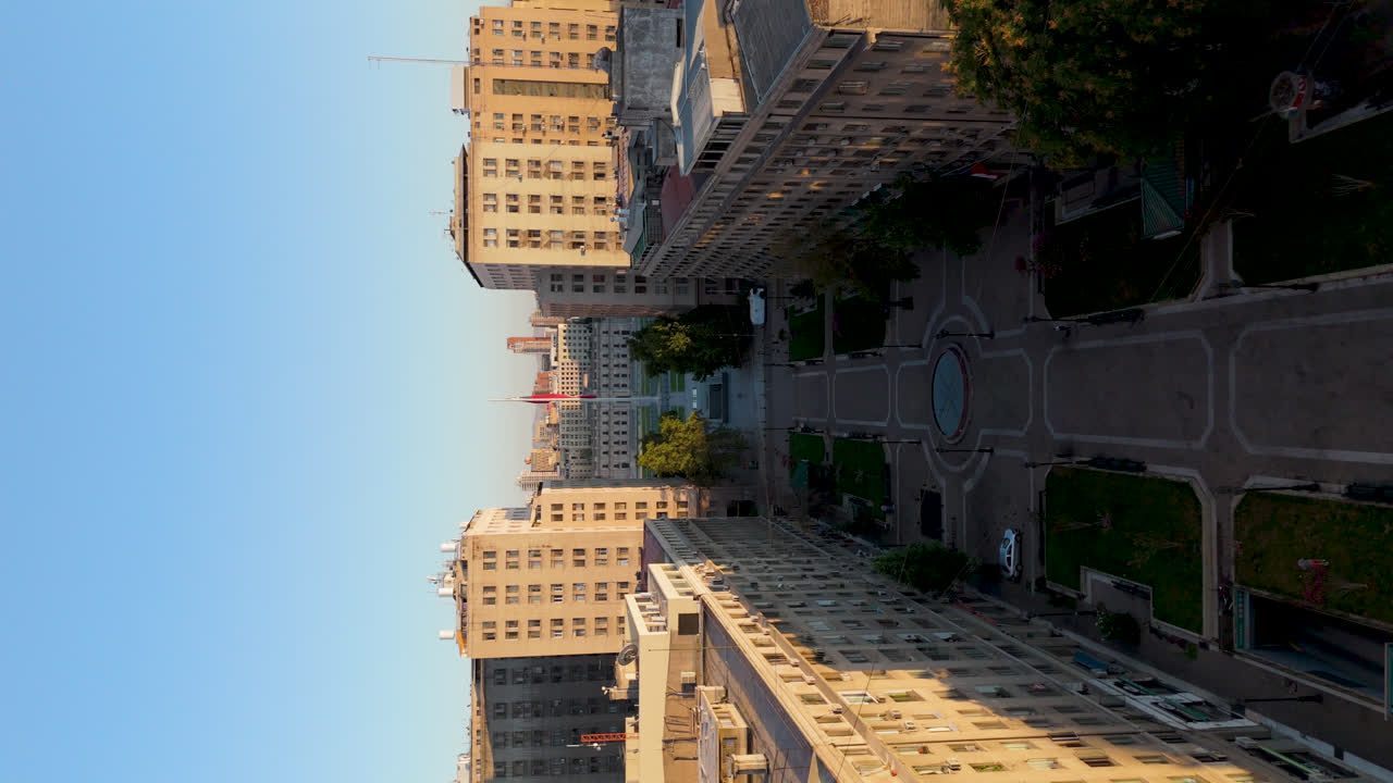 Santiago del Cile La Moneda, vista aerea in movimento verticale