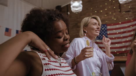 amigos celebrando una fiesta