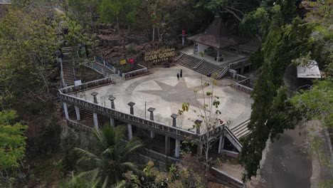 Aerial-view-of-the-courtyard-before-entering-the-Gong-cave-entrance-in-Pacitan,-Indonesia