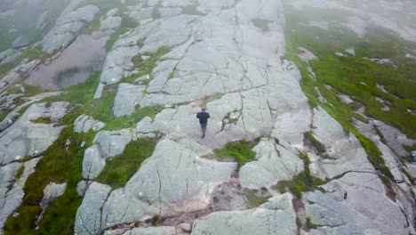 senderismo en noruega tiro aéreo drone 3.mp4