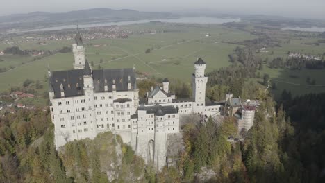 neuschwanstein 城堡在秋天 | 4k d-log - 完美的色彩分级