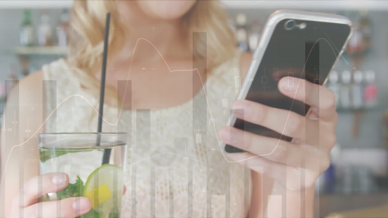 가게에서 스마트폰을 사용하는 백인 여성에 대한 통계 및 금융 데이터 처리 애니메이션