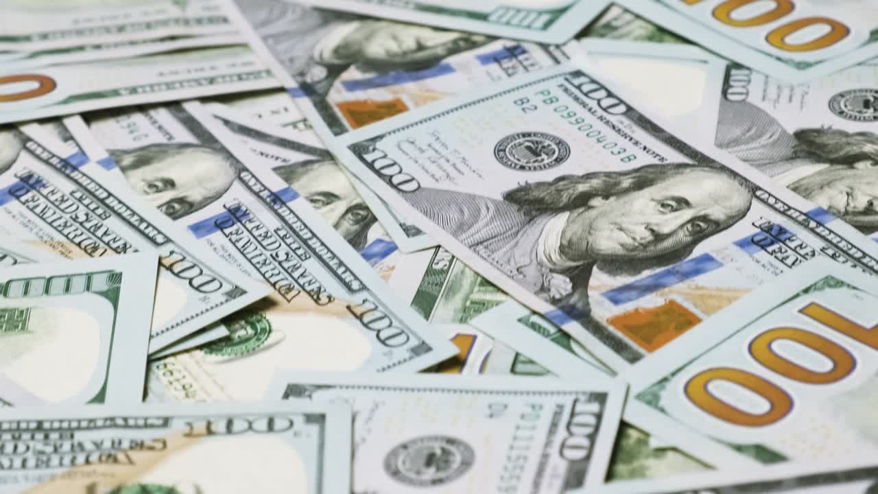 billetes de dinero en efectivo. dólares estadounidenses de cerca. cien dólares estadounidenses. montón de efectivo en dólares. concepto de finanzas y dinero