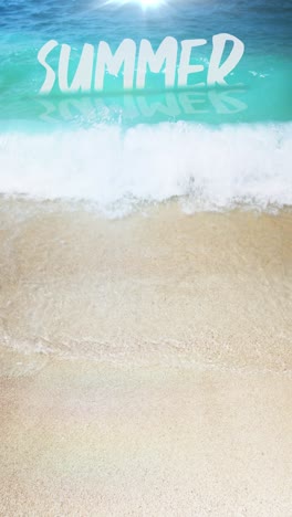 signo de playa de verano en la costa tropical con agua turquesa y cielo azul
