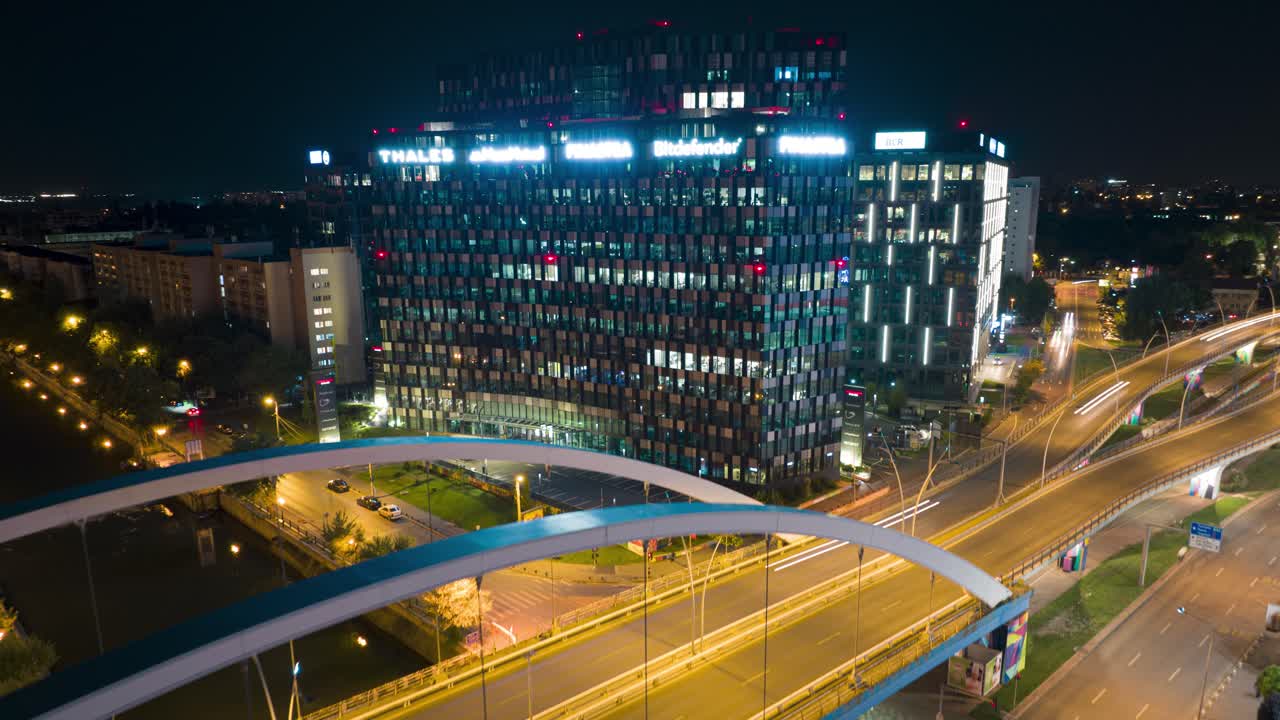 vista exterior de las torres orhideea de un edificio de oficinas
