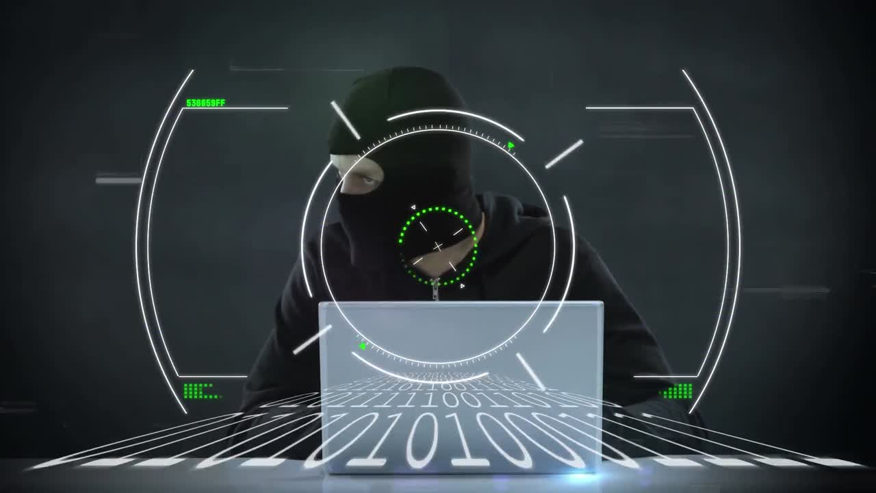 animación del alcance y procesamiento de datos de codificación binaria sobre hacker con computadora portátil