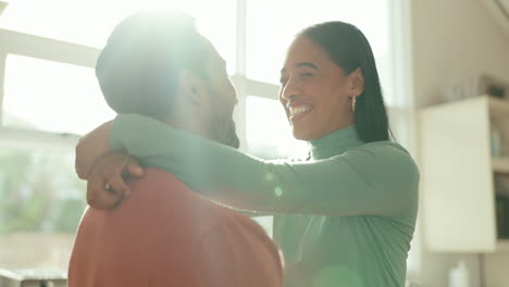 amor, vínculo o pareja feliz en el baile en casa