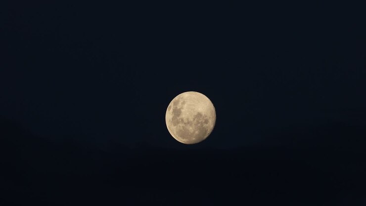 Super Lua Cheia filmada em 4K.