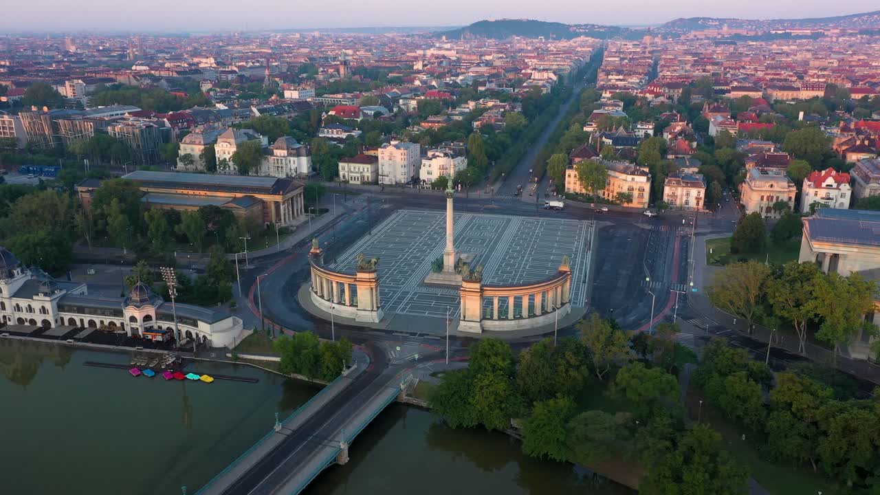 Drone footage of the empty Heroe's Square in Budapest, Hungary at the time of the Covid virus. Early morning at the sunrise in spring.
Drone circles.