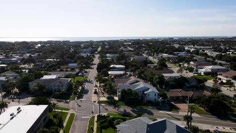 Immobilien-Wohngebiet-In-Tropical-Cocoa-Beach,-Florida