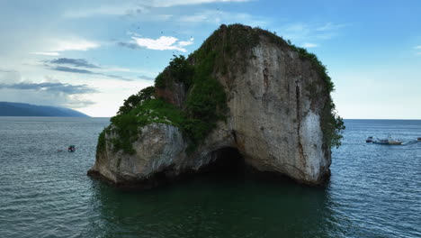 Aerial-View-Circling-Los-Arcos-De-Mismaloya-Rock,-In-Puerto-Vallarta,-Mexico