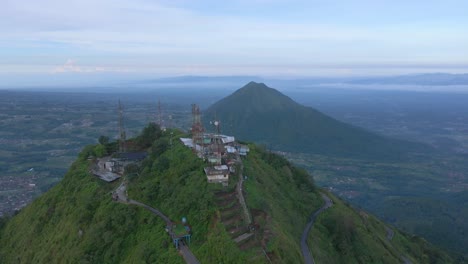 vista desde lo alto de la montaña telemoyo, indonesia