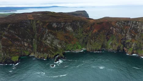 Espectacular-Antena-De-La-Costa-Del-Acantilado-Marino-De-La-Península-De-Horn-Head,-Irlanda