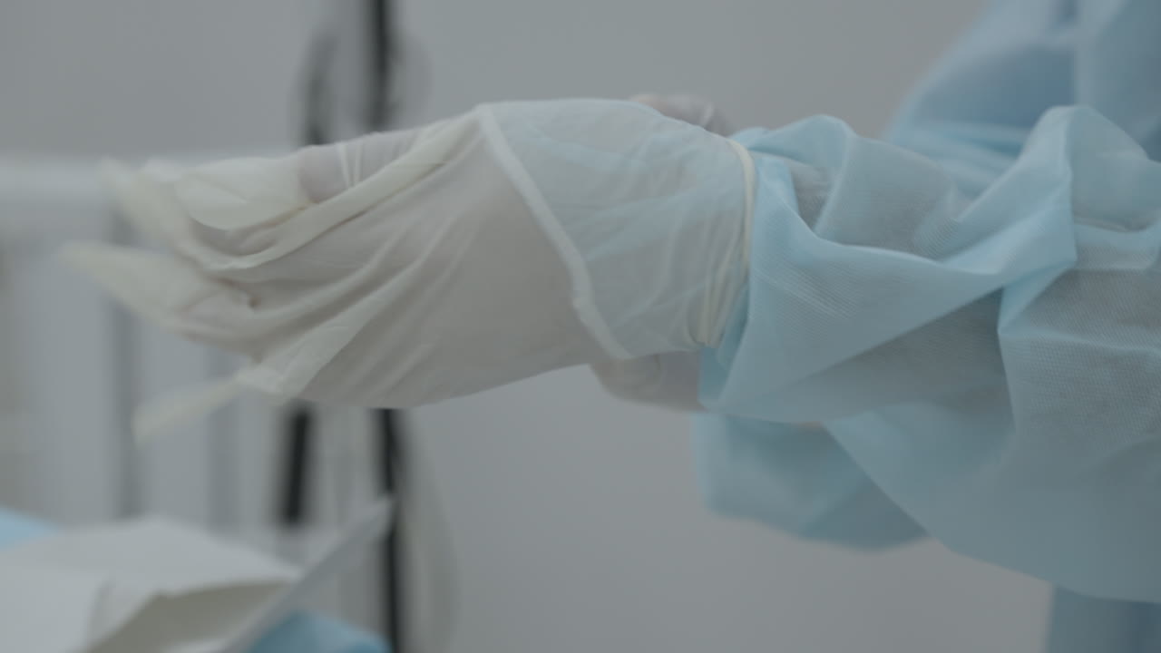 ponerse guantes médicos