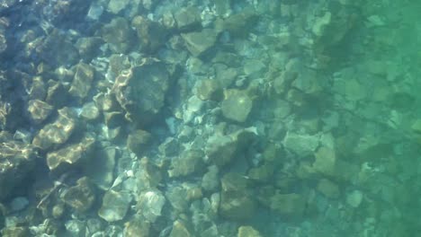 Agua-Cristalina-Del-Lago-Achensee-En-Tirol,-Austria