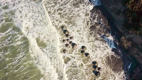 MOERAKI-BOULDERS-CIRCLE-ROCKS-IN-OCEAN-NEW-ZEALAND-DRONE-VIDEO