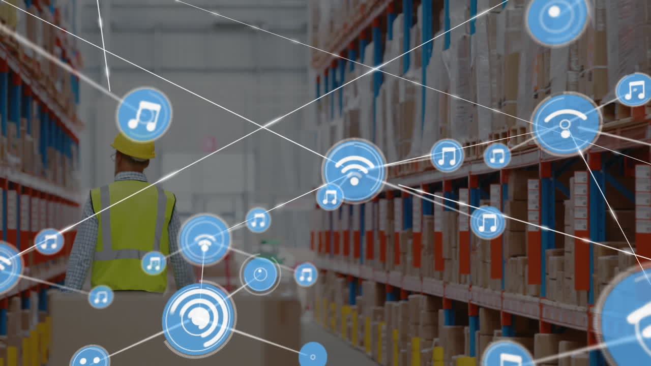 animación de la red de conexiones con iconos sobre el hombre que trabaja en el almacén