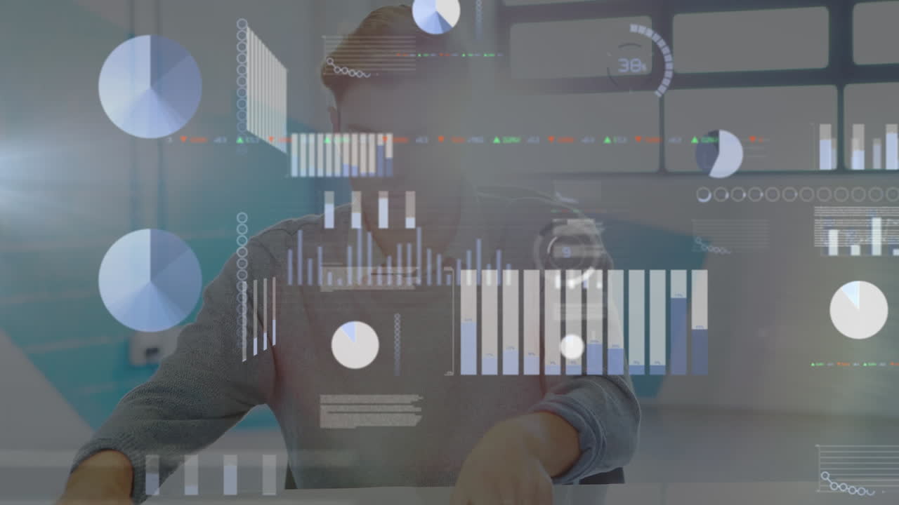 animación del procesamiento de datos financieros sobre el empresario caucásico en el cargo