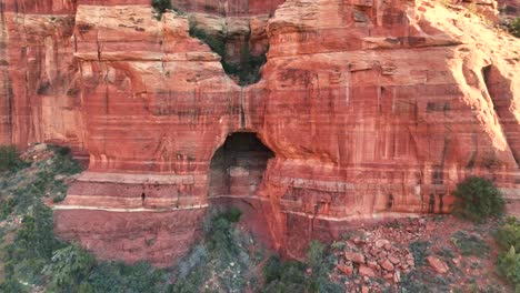 Acantilados-Erosionados-Rojos-Del-Gran-Cañón-De-Sedona-En-Arizona,-Estados-Unidos