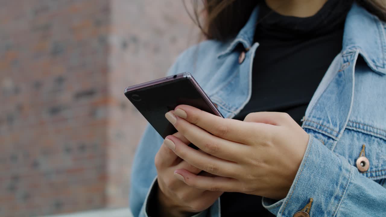 Woman&rsquo;s hands using a mobile phone