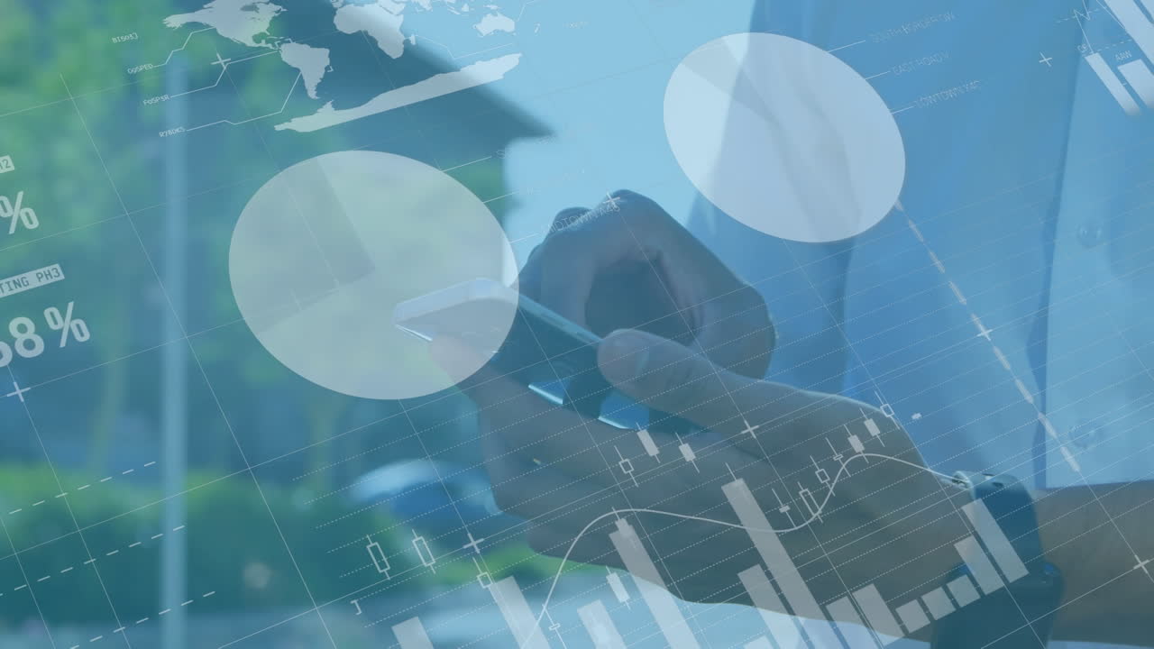 스마트 폰을 사용하는 두 인종 남성을 대상으로 한 데이터 처리 애니메이션