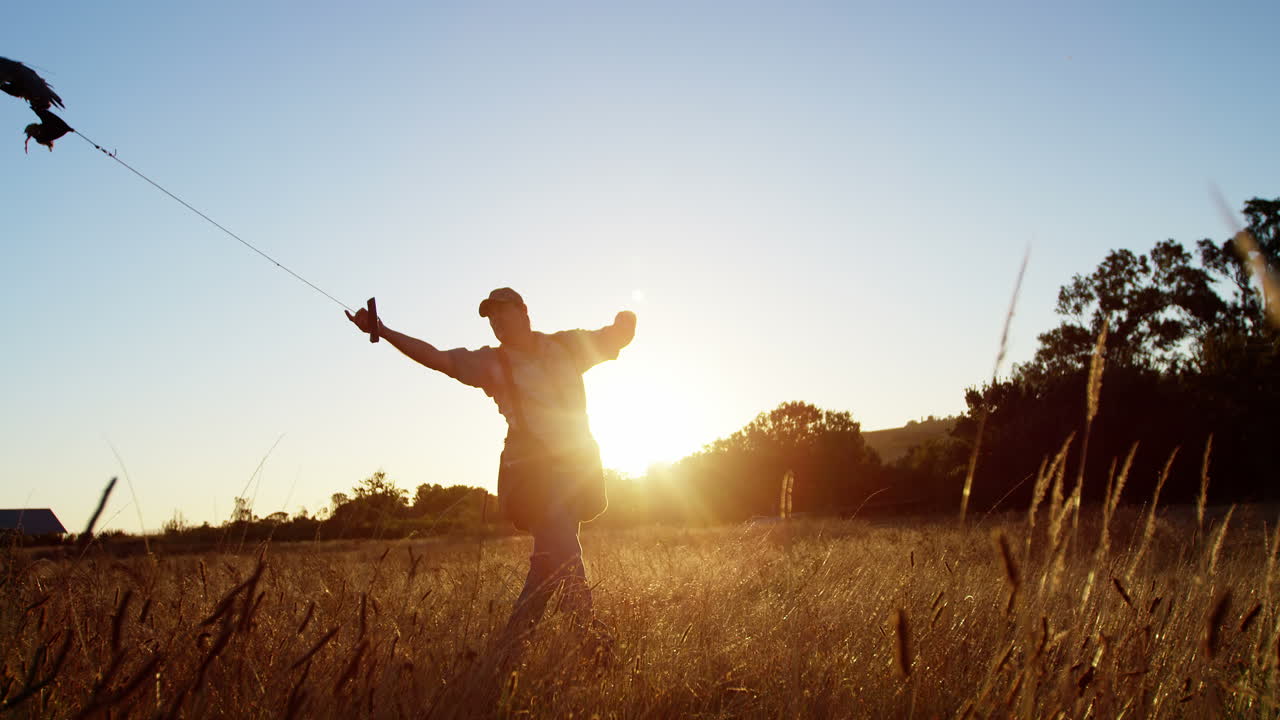 독수리 독수리 를 위해 고기 한 조각 을  ⁇ 는 사람