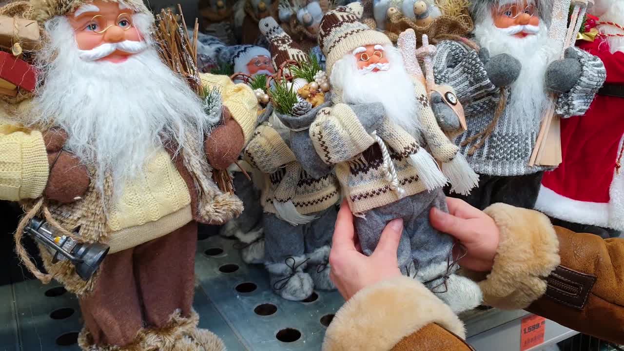 크리스마스 트리 장식을 위해 매장에서 선택하고 쇼핑하세요.