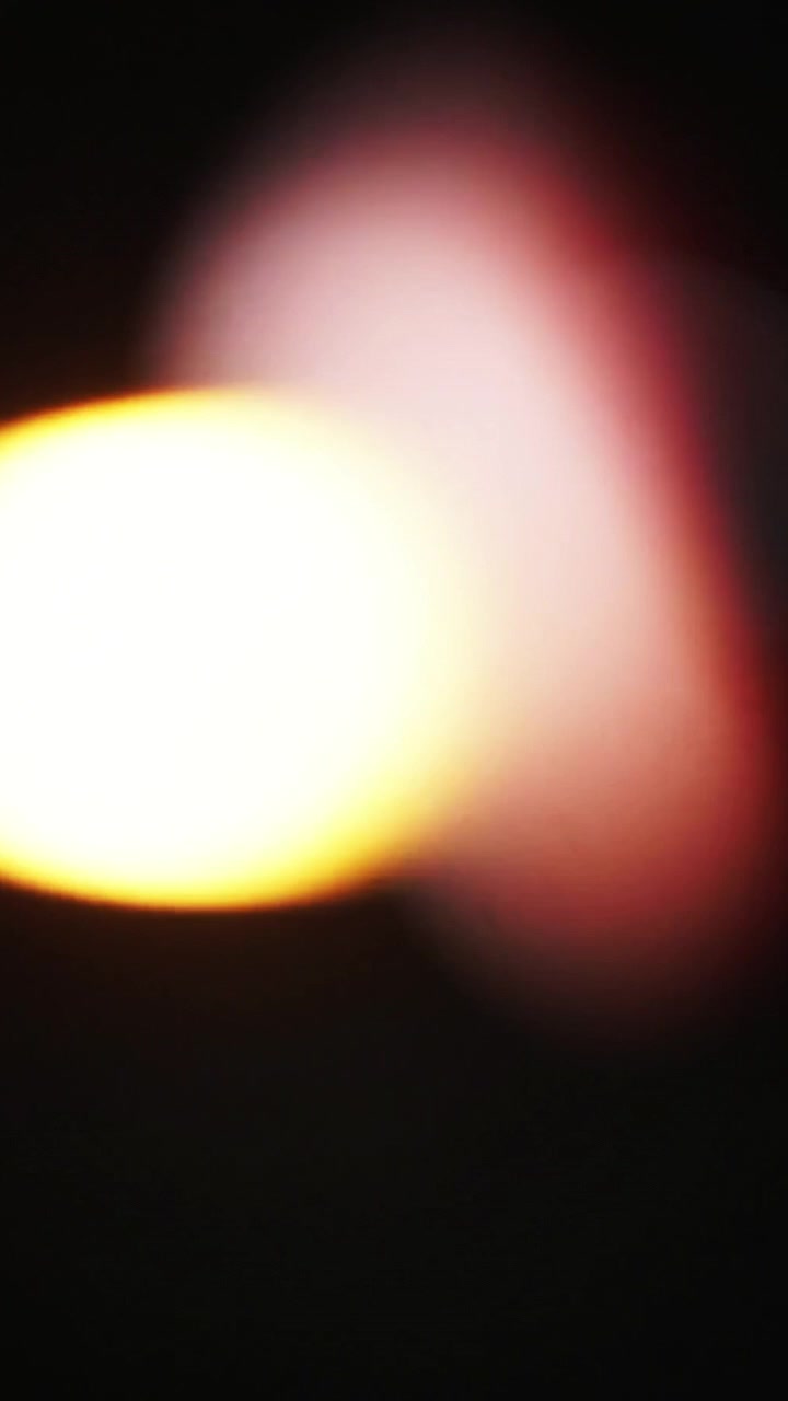 Transizioni astratte con fughe di luce e bagliori dell'obiettivo