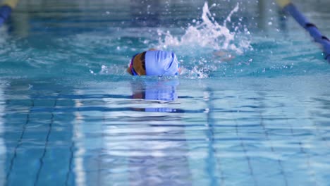 Entrenamiento-De-Nadador-En-Una-Piscina